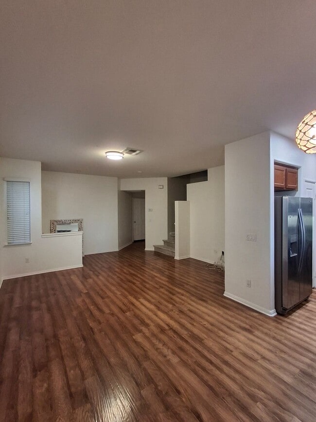 Foto del edificio - Amazing 2-Bedroom Townhome with Central AC/Heat! MUST SEE!