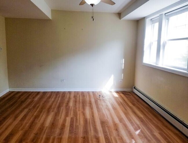 Building Photo - 2 bedroom in Riverside IL 60546