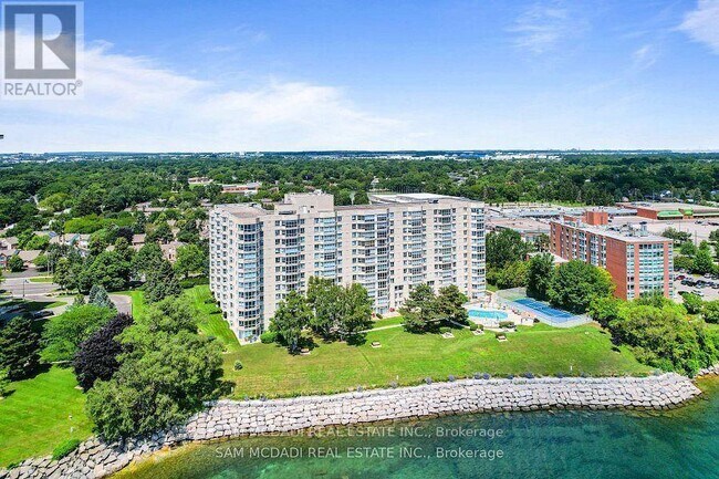 Photo du bâtiment - 5280 Lakeshore Rd.