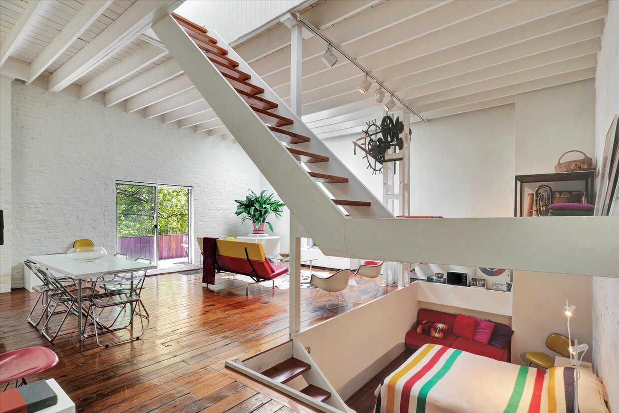 Primary Photo - Gated Studio Loft Designed by Architect Ja...