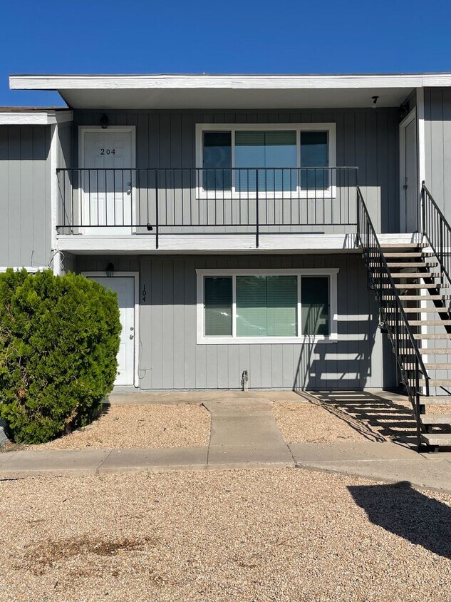 Foto principal - 1346 E Mountain View Rd