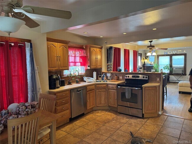 Building Photo - 3369 Bay Front Dr