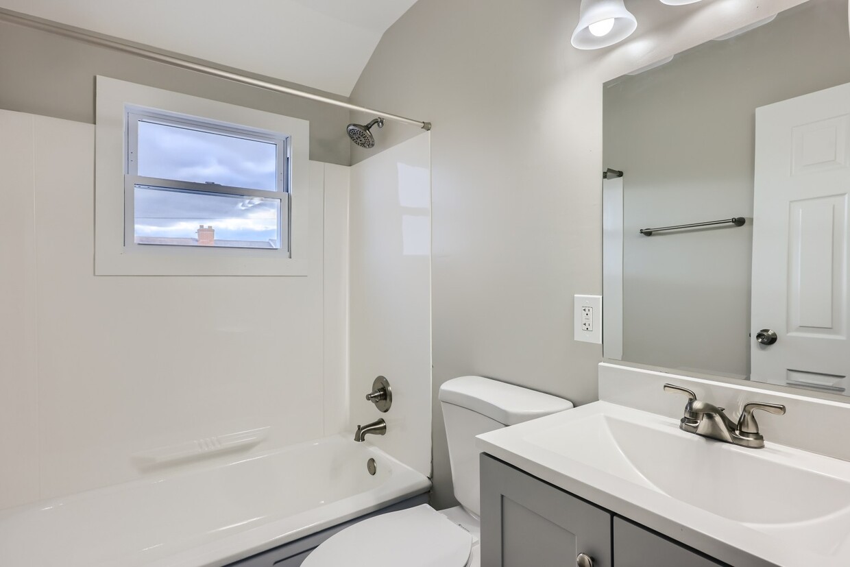 Foto principal - 1029 Middlesex Rd