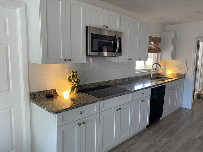 Building Photo - 3942 W Eden Roc Cir