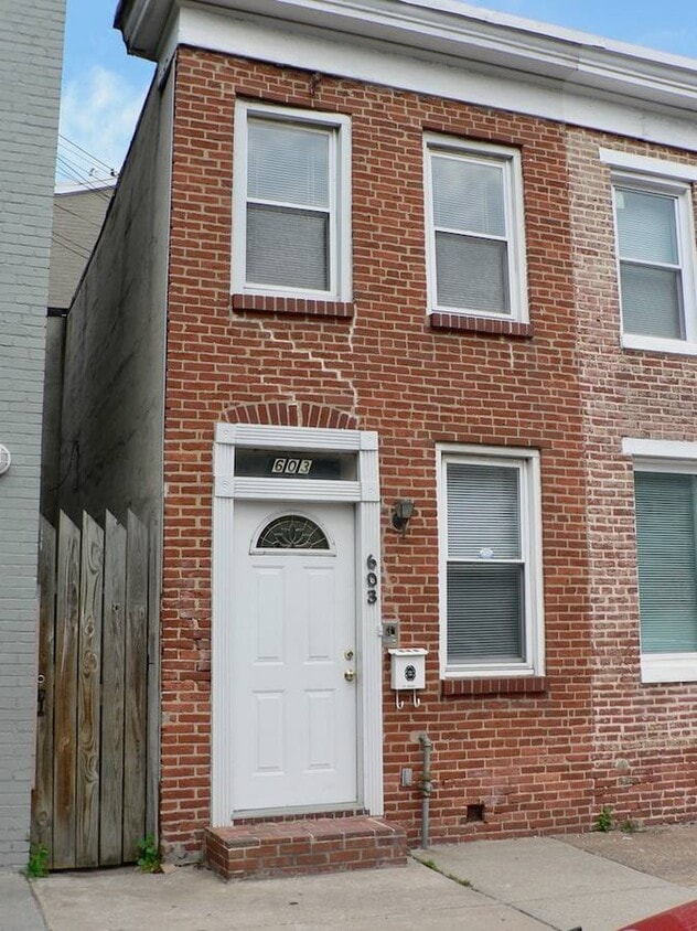 Foto principal - 603 S Washington St