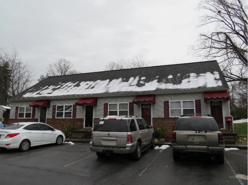 Primary Photo - 900 N Barton St