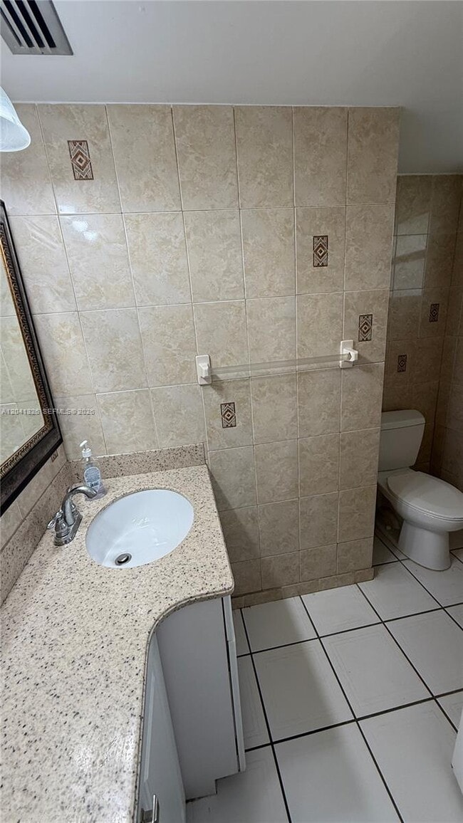 Foto del edificio - 1770 NE 191st St