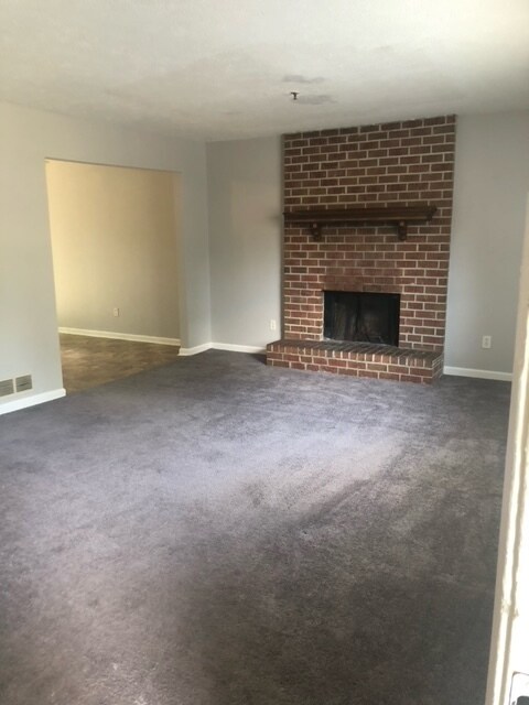 Building Photo - 2949 Lakemont Dr SW
