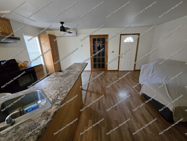 Foto del edificio - One Bedroom Single Family Home