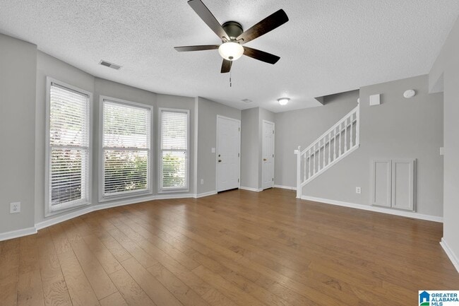 Foto del edificio - 5181 Falling Creek Ln