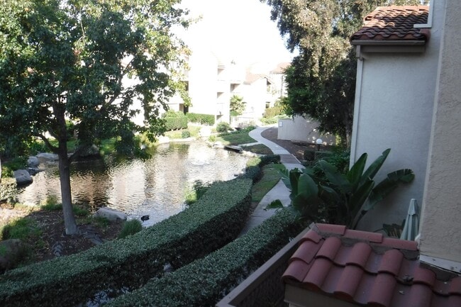 Building Photo - 4831 Lago Dr