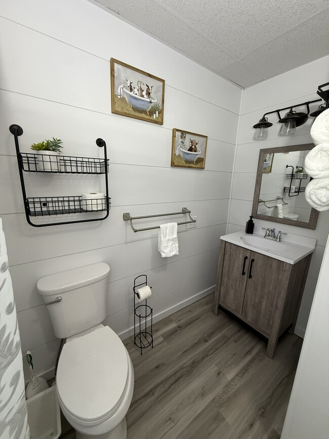 Building Photo - 147 S Main St