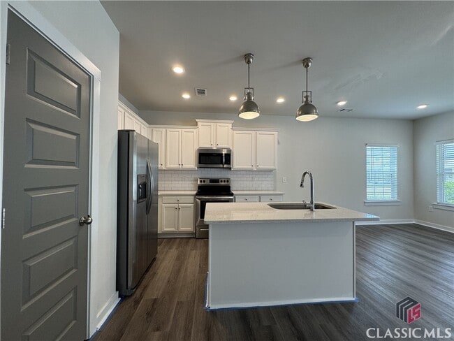 Building Photo - 681 Vincent Dr
