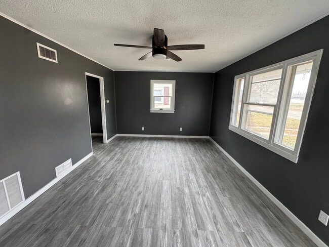 Building Photo - 681 S Farnham St