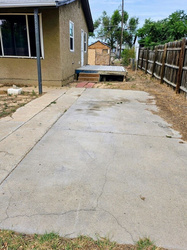Building Photo - ALL PROSPECTIVE TENANTS MUST SUBMIT A $58 ...