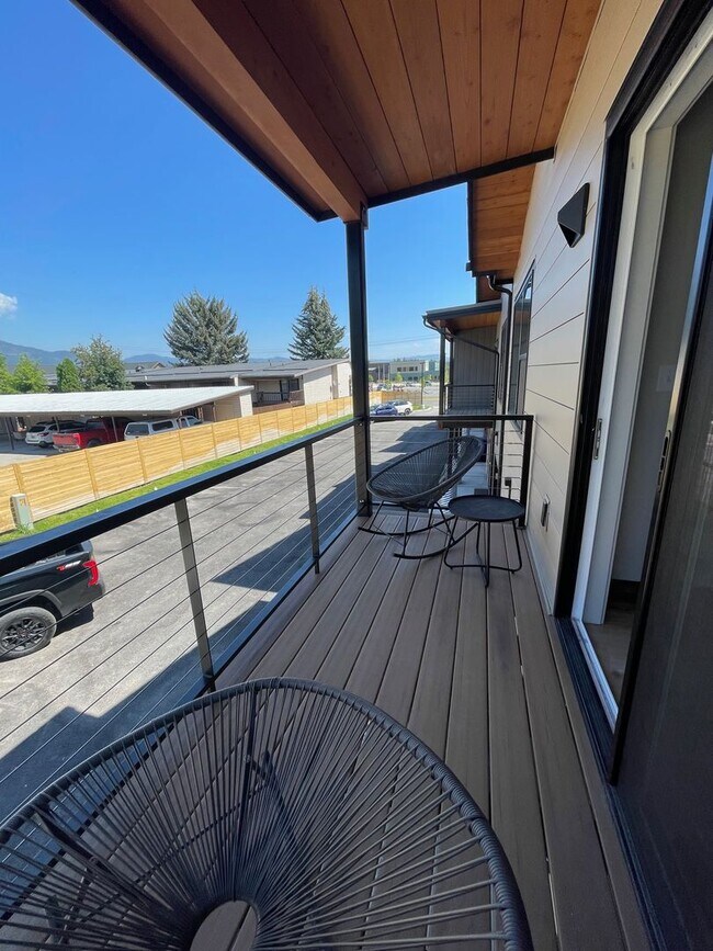 Foto del edificio - Whitefish townhouse for rent! 3 bed 2.5 bath 1 car attached garage. Walking distance to downtown ...