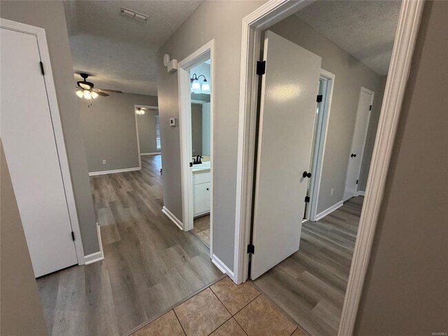 Foto del edificio - 463 Durden Rd