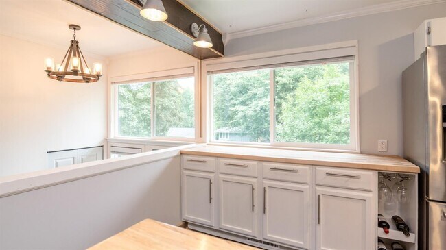 Building Photo - 406 Manor Dr