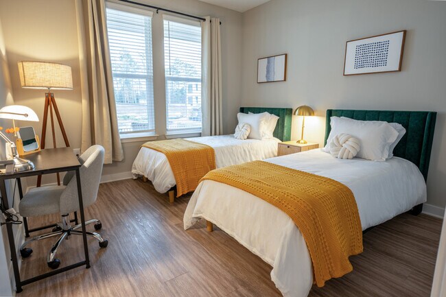 Foto del edificio - 110 Addison Rd