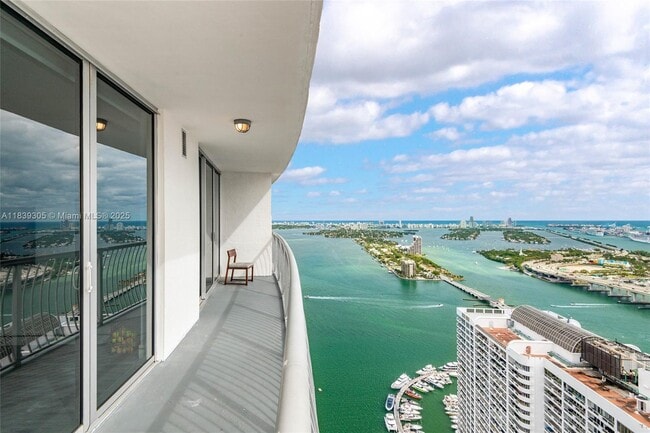 Building Photo - 1750 N Bayshore Dr