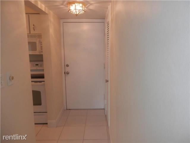 Building Photo - 2760 Banyan Rd