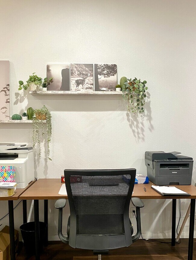 Building Photo - 21056 Chatsworth St