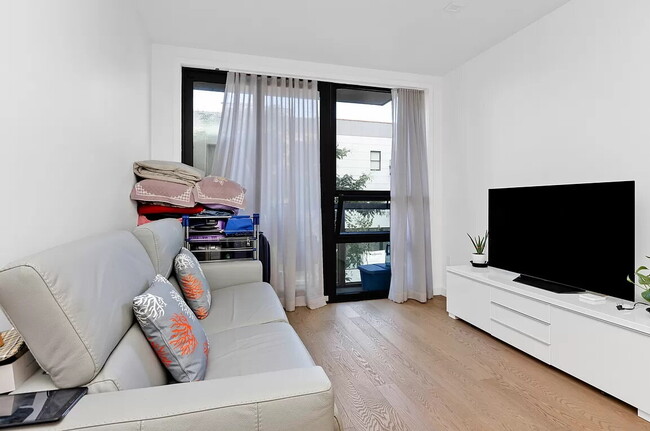 Building Photo - Comfortable Living in a Desirable Area