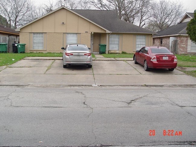 Building Photo - 6816 W Fuqua Dr