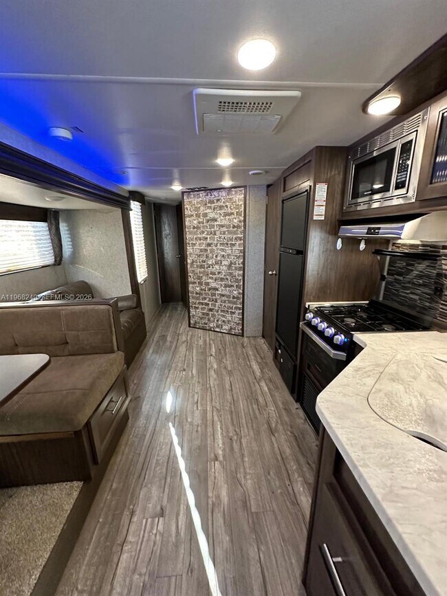 Foto del edificio - 3211 SW 47th Ave