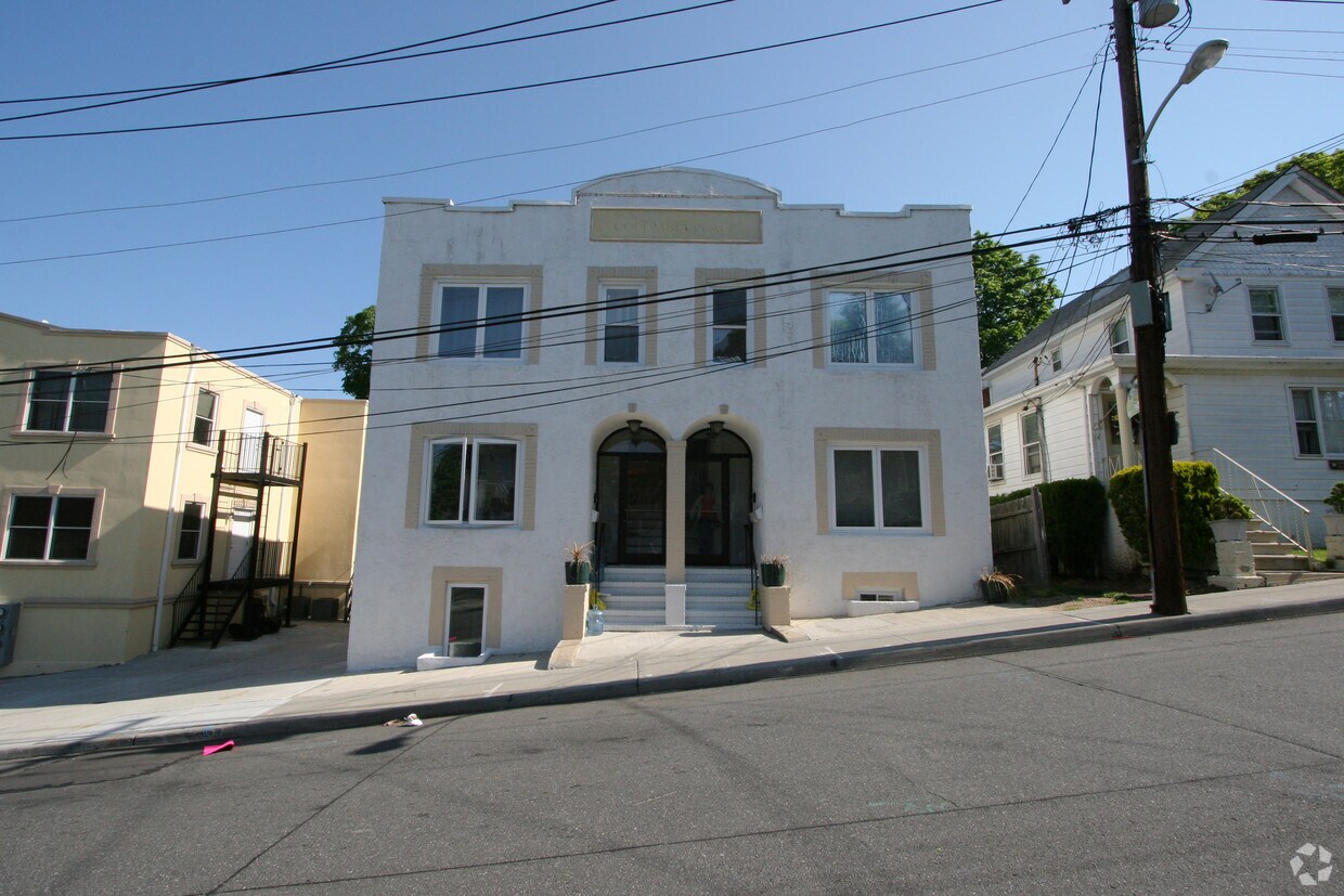 Primary Photo - 1 Columbia Pl
