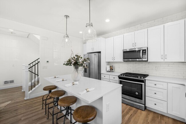 Foto del edificio - LUX 3BD, 3BA Home with Office Near Cherry Creek and Wash Park