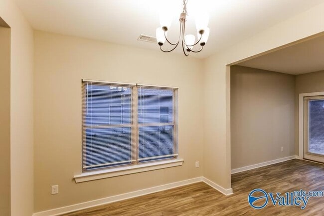 Foto del edificio - 611 White Oak Cir