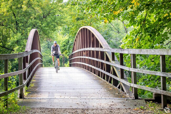 Edward L. Ryerson Conservation Area offers miles of bike and hike trails in Lincolnshire.