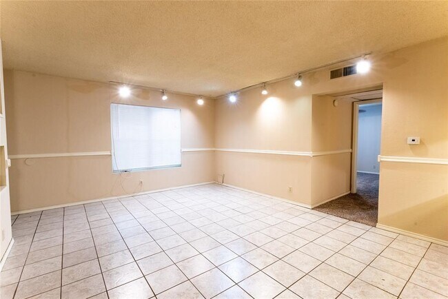 Foto del edificio - 910 Duncan Ln