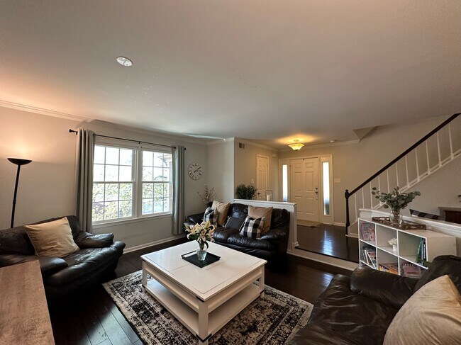 Building Photo - 8451 Millwood Pl