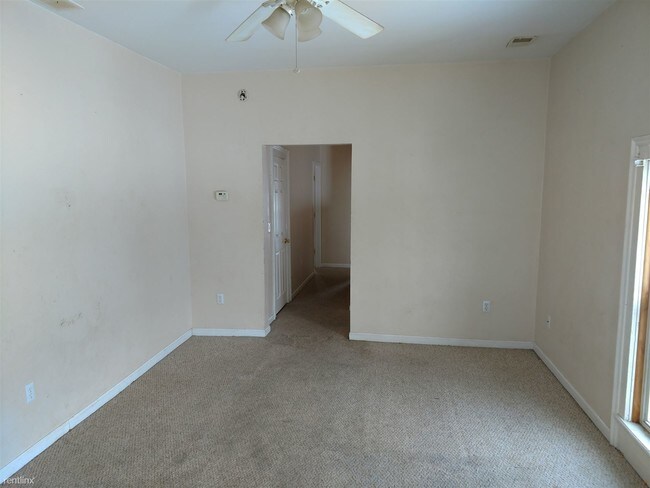 Building Photo - 132 W Sanborn Ave