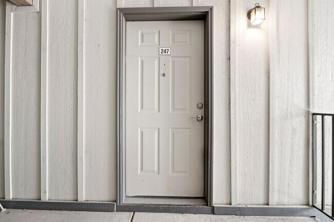 Foto del edificio - Upstairs 1-bedroom, 1-bath Apartment in an...