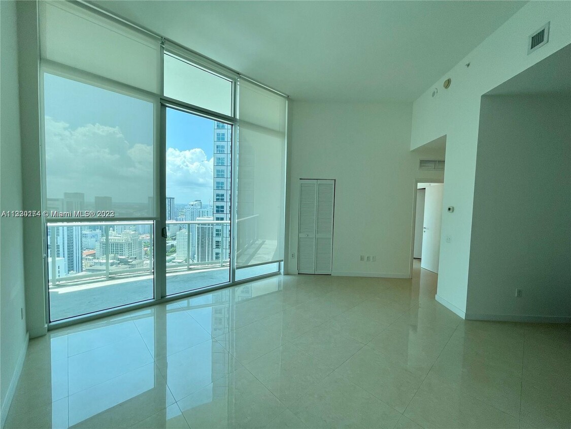 Foto principal - 300 S Biscayne Blvd