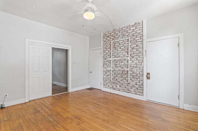 Building Photo - 109 S Walnut St