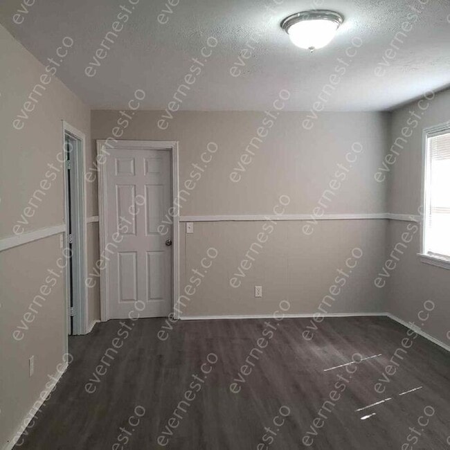 Building Photo - 2527 Shepwood Dr
