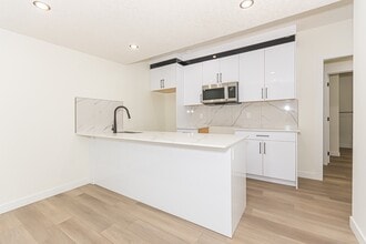 Building Photo - 15103-15196 96 Ave NW