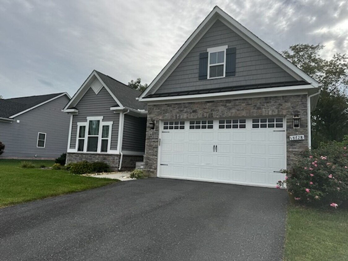 Foto principal - Charming 3-Bedroom, 2-Bath Single-Story Ho...