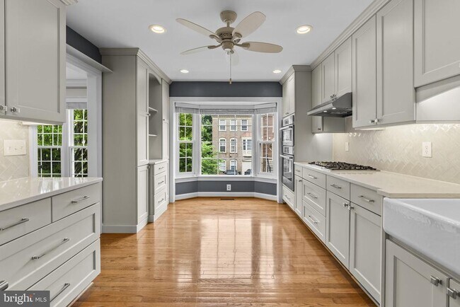 Foto del edificio - 7510 Collins Meade Way