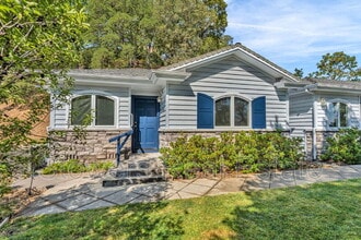 Building Photo - 300 Lark Ln