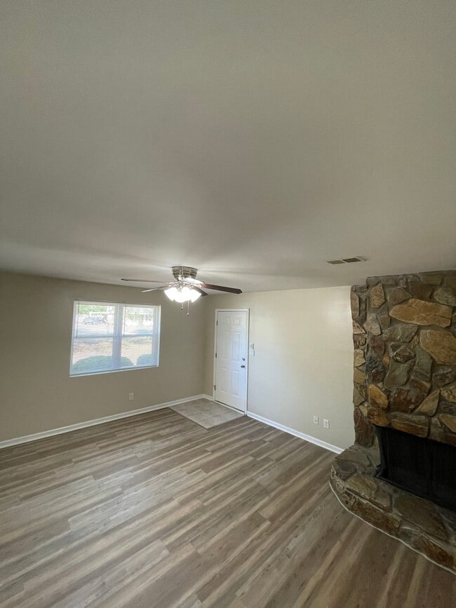 Building Photo - 2302 Woodsman Dr