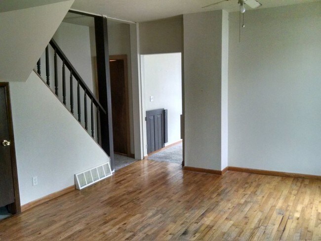 Building Photo - 612 Algoma St