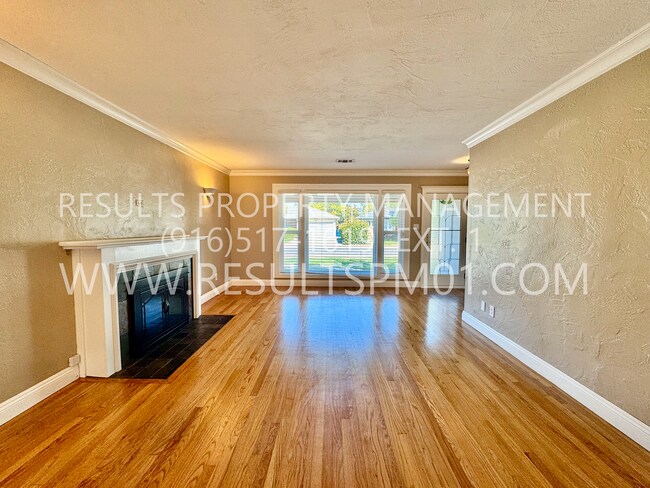 Building Photo - Pet Friendly 2-Bedroom Gem in Hollywood Pa...