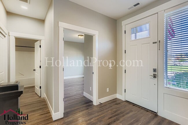 Building Photo - Move-In Ready 3BR Home in Hillsboro’s Wash...
