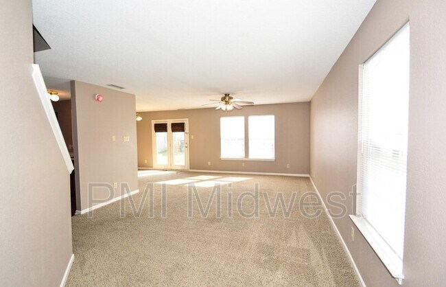 Building Photo - 4537 Connaught Dr E