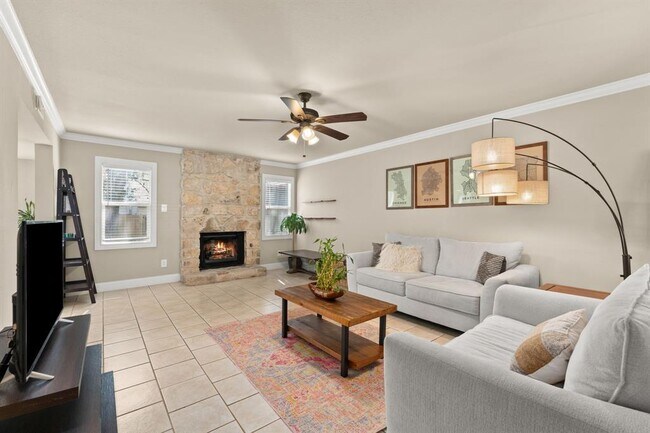 Building Photo - 4503 Sarasota Dr